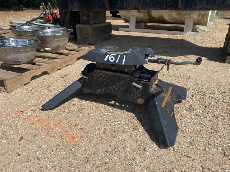 #1611-•-curt-20,000lbs-5th-wheel-hitch-image-2