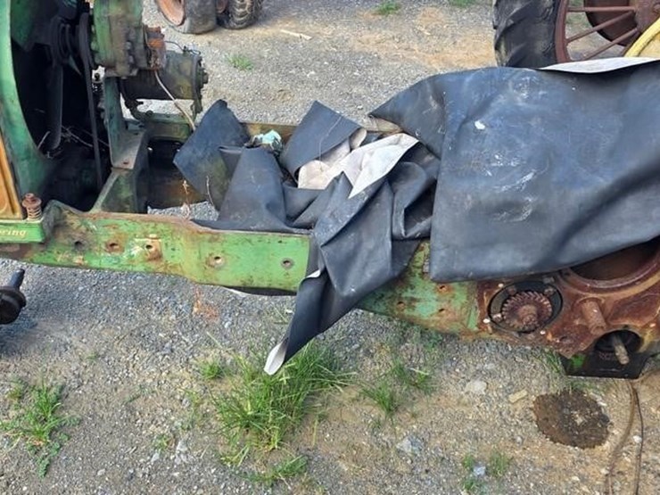 john-deere-tractor-(not-running)-image-13