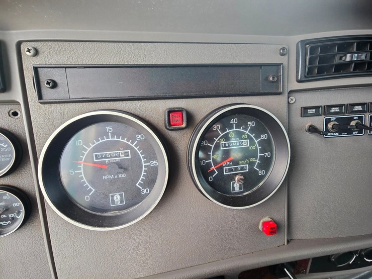 2010-kenworth-t370-image-35