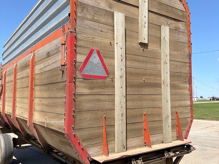 roorda-16ft-front-unload-silage-wagon-image-5