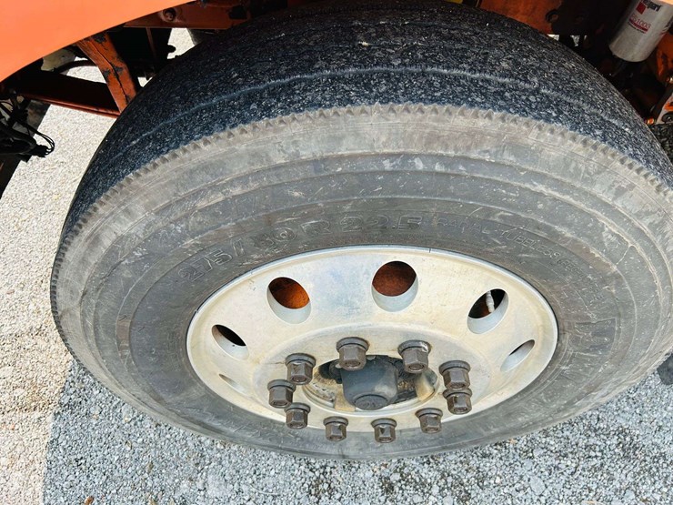 2005-kenworth-t300-image-11
