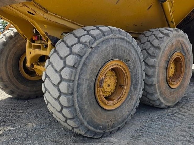 2011-caterpillar-740-image-26