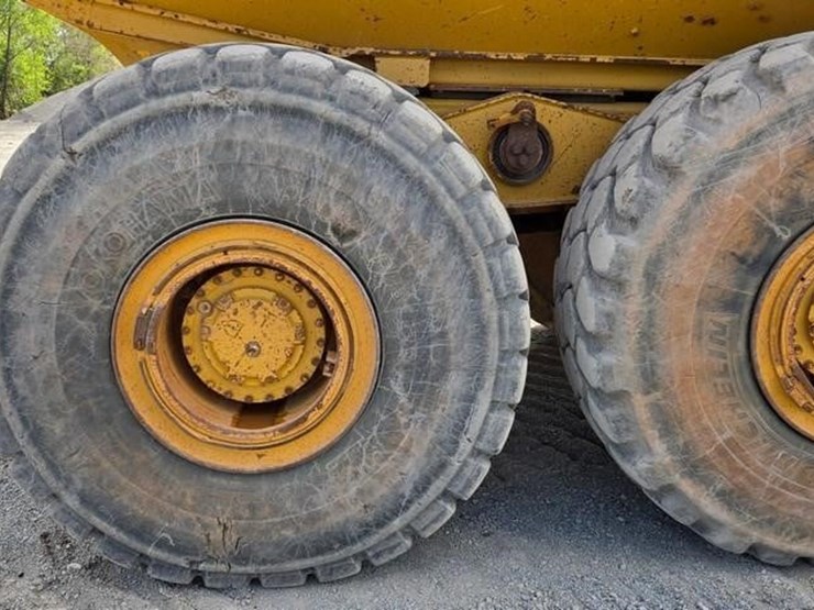 2011-caterpillar-740-image-28