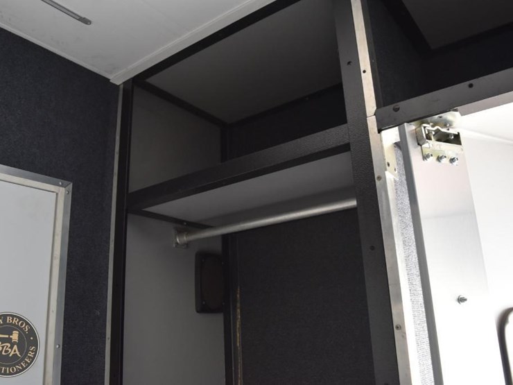 2011-freightliner-cascadia-113-image-25