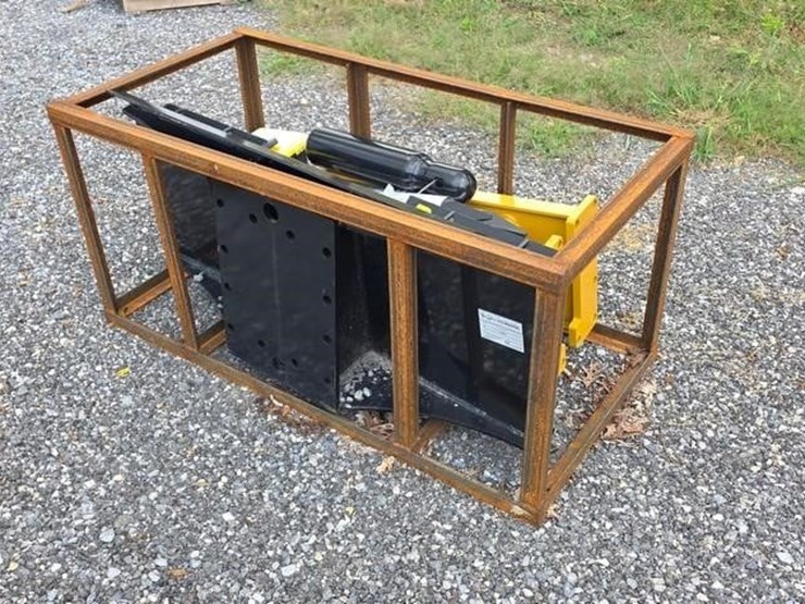 new-cfg-skidloader-rock-hammer-image-1