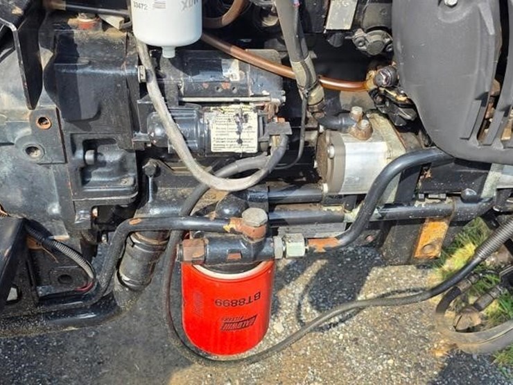 new-holland-tn75-image-36