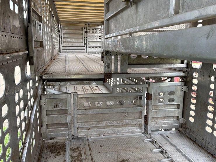 2014-wilson-livestock-trailer-image-6