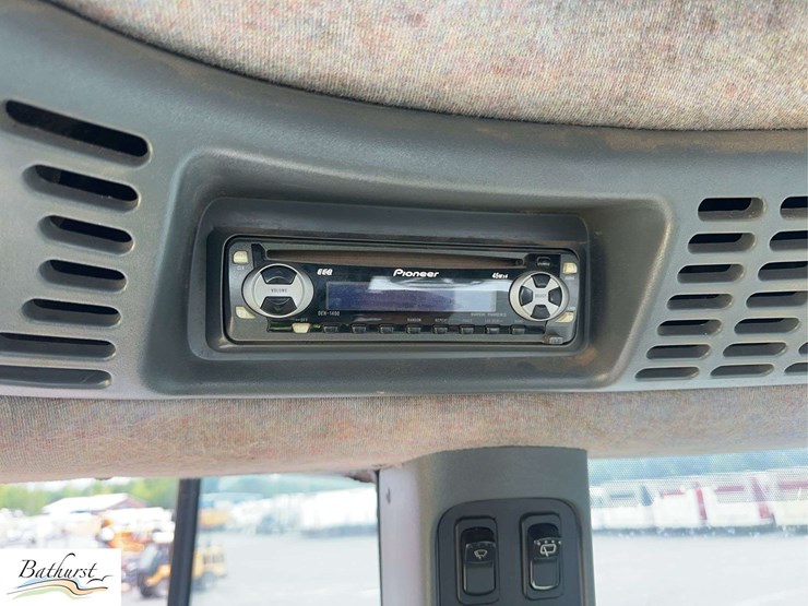 new-holland-tv140-image-28