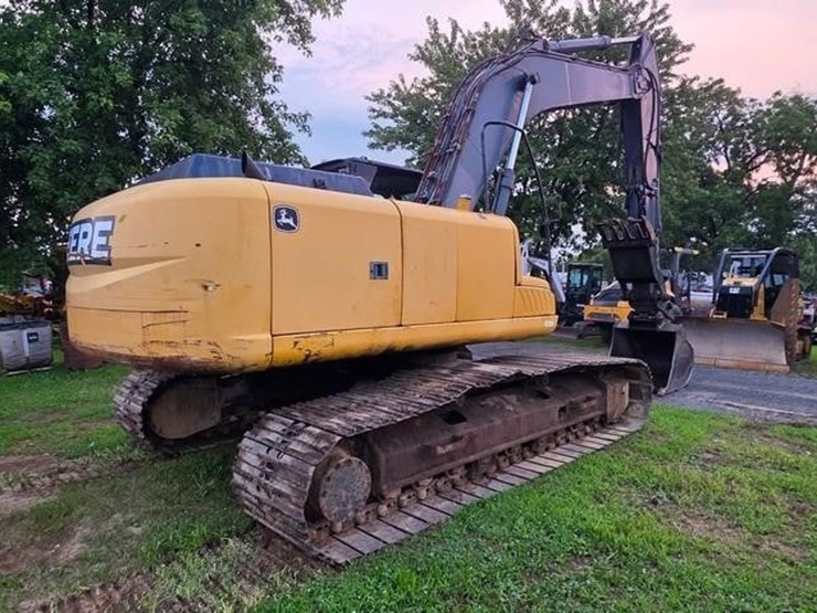 2011-deere-240d-lc-image-3