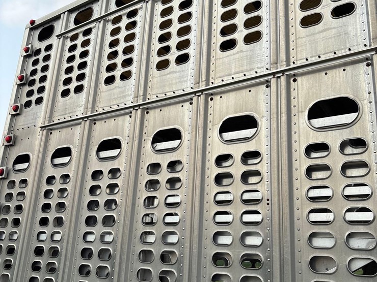 2014-wilson-livestock-trailer-image-14