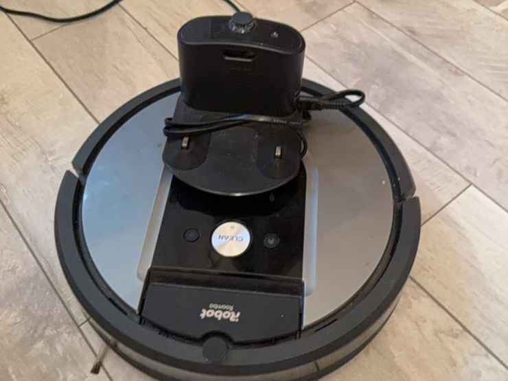 robot-roomba-automatic-cleaning-vacuum-cleaner-image-8