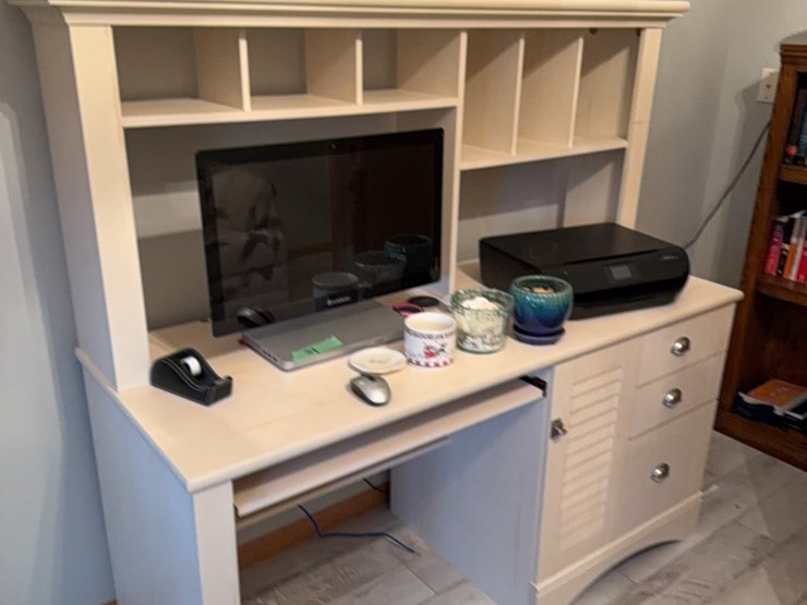 large-office-desk,-nice-shape,-modern-color-image-10