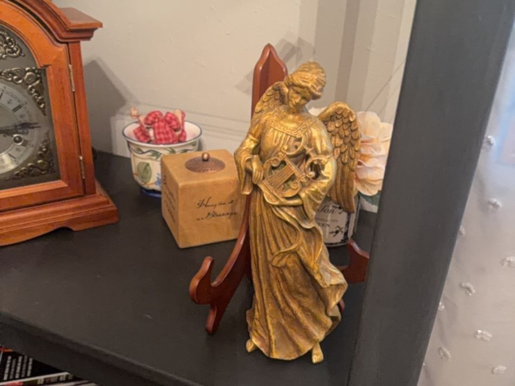 31-day-wind,-chiming-mantle-clock.-has-pendleton,-less-key.-includes-miscellaneous-items-pictured-image-11