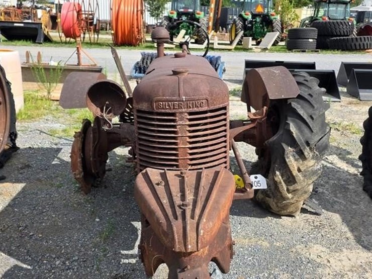 silver-king-tractor-(not-running)-105-image-17