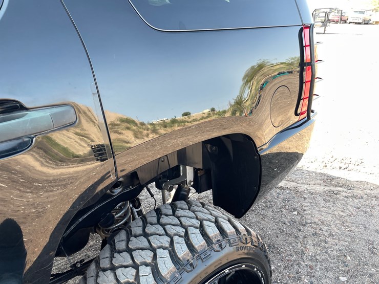 2009-cadillac-escalade-image-16