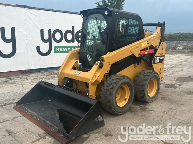 2019-caterpillar-242d-image-1