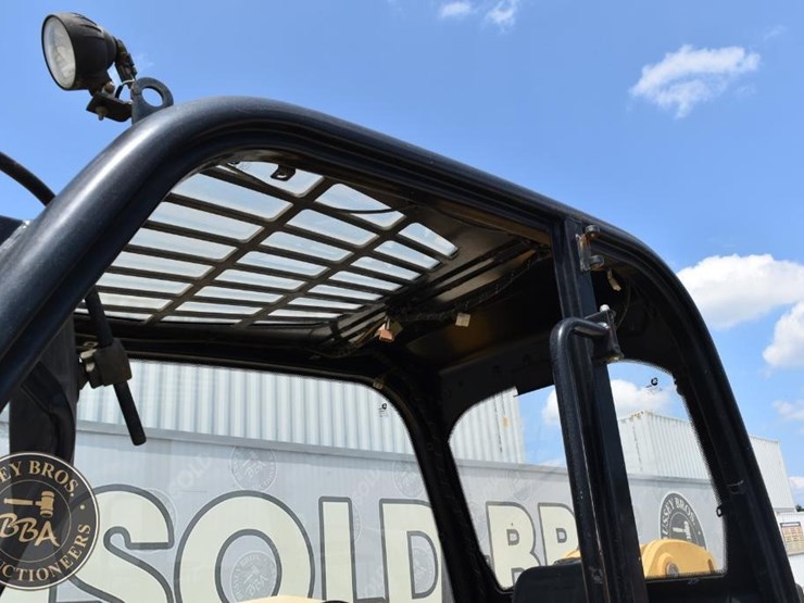 2014-caterpillar-th407c-image-26