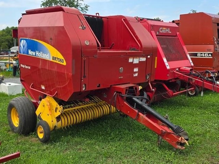 new-holland-br7060-image-1