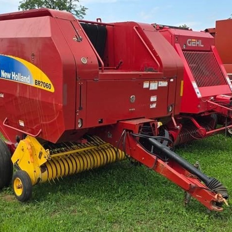 NEW HOLLAND BR7060