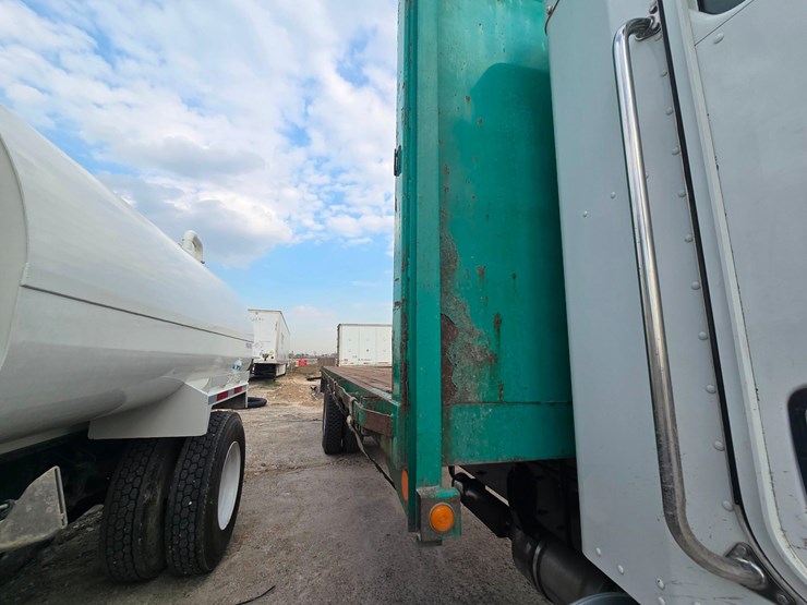 2010-kenworth-t370-image-14