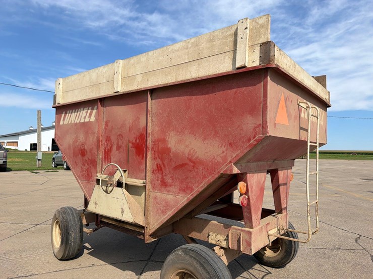 lundell-350-bushel-gravity-wagon-image-8