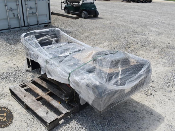 three-wheel-golf-cart-with-dump-bed-48483-image-3