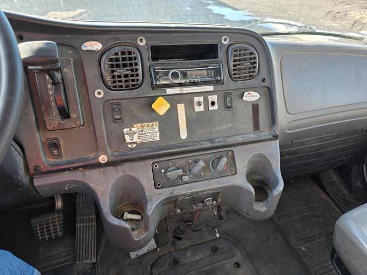 2014-freightliner-bucket-truck-image-16
