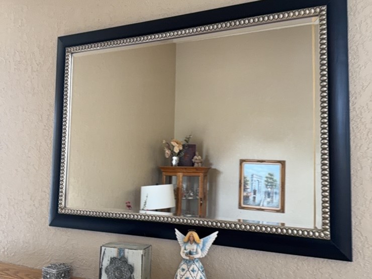 mirror-and-mantel-decorations-image-2