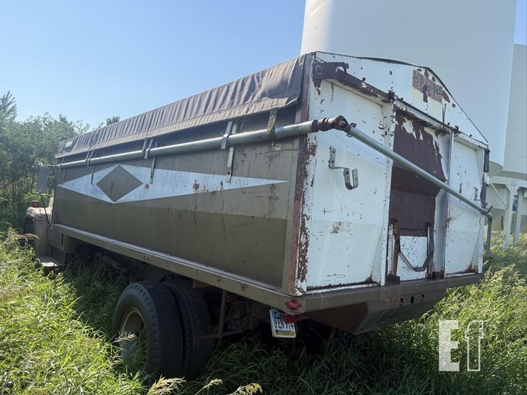 international-grain-truck-image-9