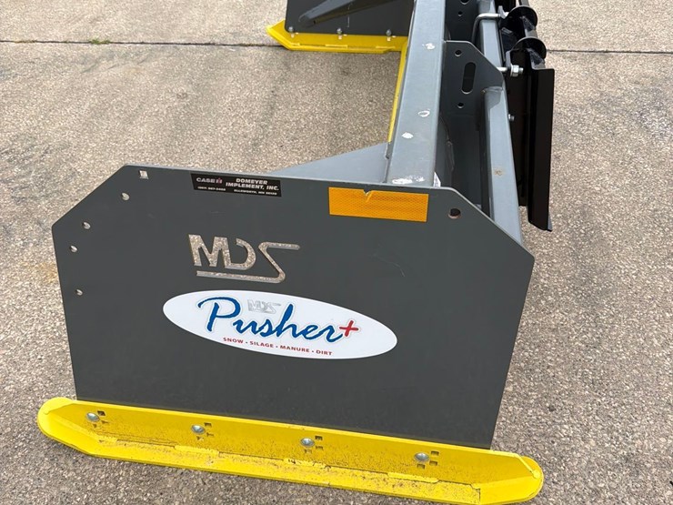 mds-8ft-skidloader-push-blade-very-low-use-image-7
