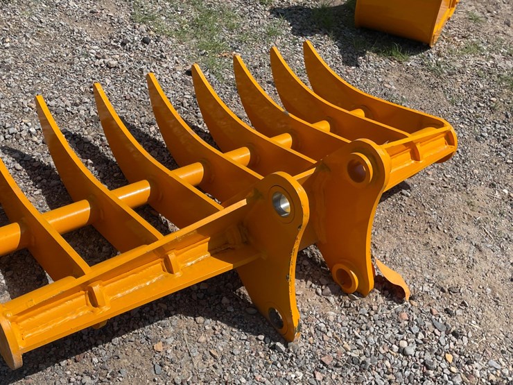 2026-caterpillar-305-image-7