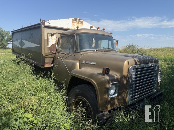 international-grain-truck-image-3
