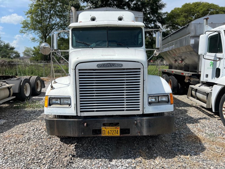 mdhd-freightliner-for-project-or-parts-equipped-with-an-m11-and-an-adams-tender-image-1