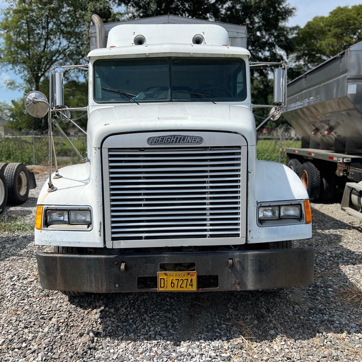 MDHD Freightliner for project or parts equipped with an M11 and an Adams Tender