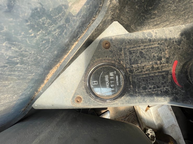 2010-caterpillar-553-image-43