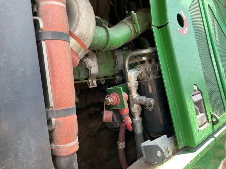 2015-deere-648l-image-40
