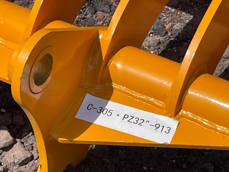 2026-caterpillar-305-image-7