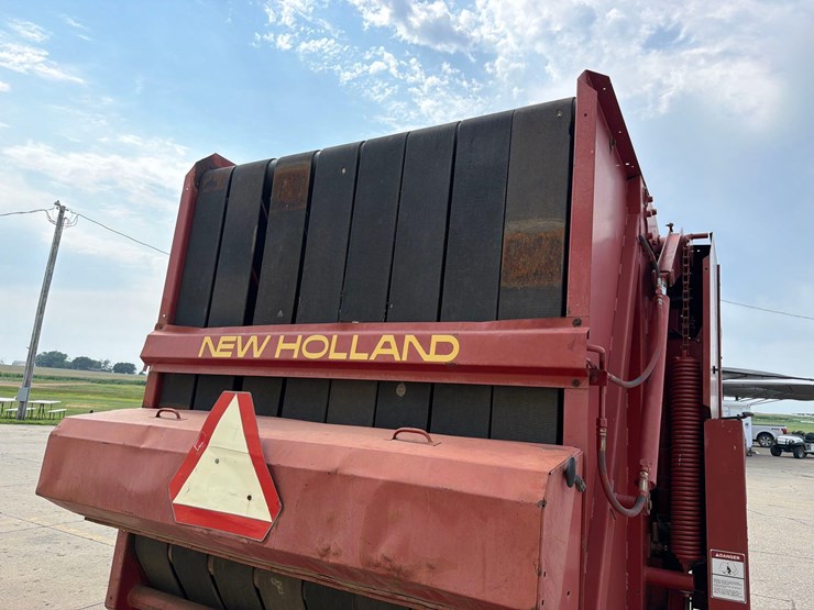 new-holland-660-image-30