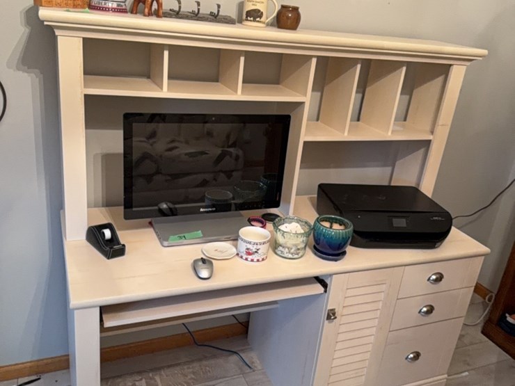 large-office-desk,-nice-shape,-modern-color-image-5