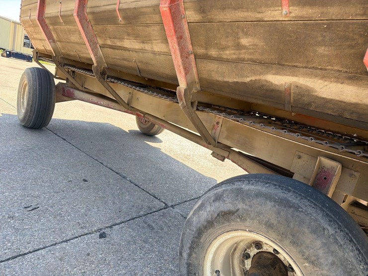 roorda-16ft-front-unload-silage-wagon-image-17