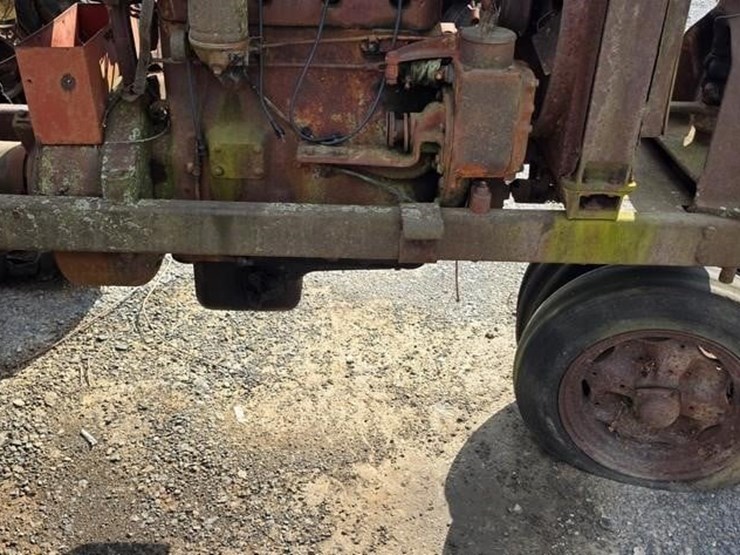farmall-f20-tractor-(not-running)-image-6