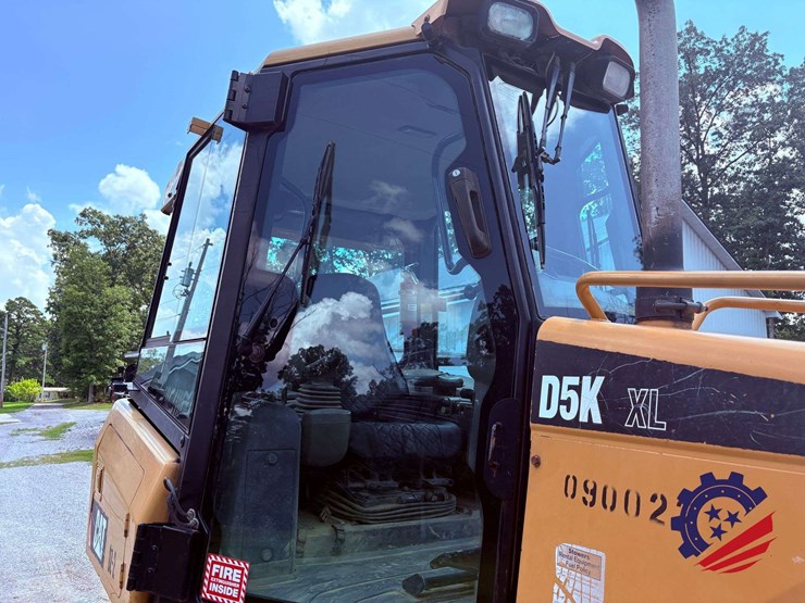 2009-caterpillar-d5k-xl-image-44