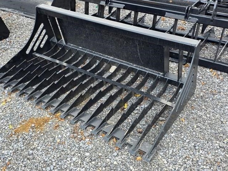 new-wildkat-68"-skidloader-rock-bucket-image-2
