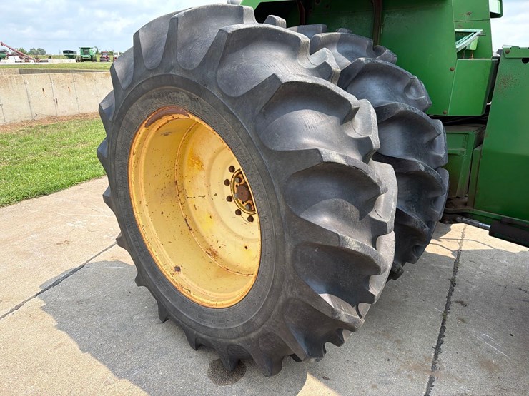 john-deere-8560-image-12