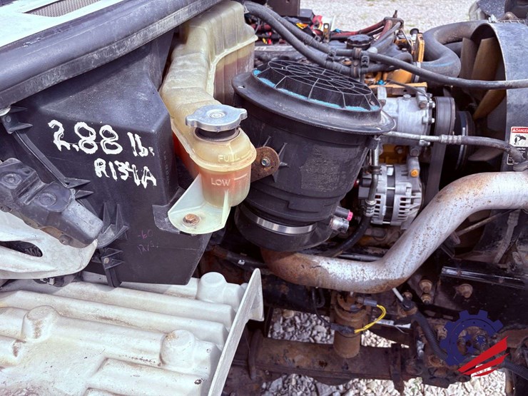 2006-freightliner-m2-106-image-35