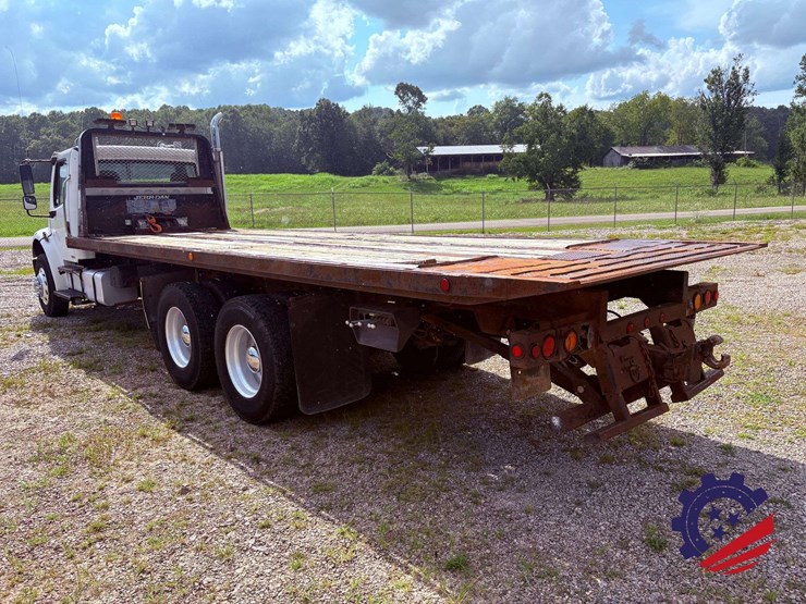 2006-freightliner-m2-106-image-3