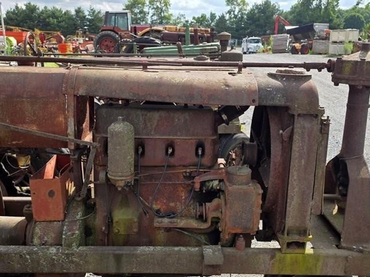 farmall-f20-tractor-(not-running)-image-7