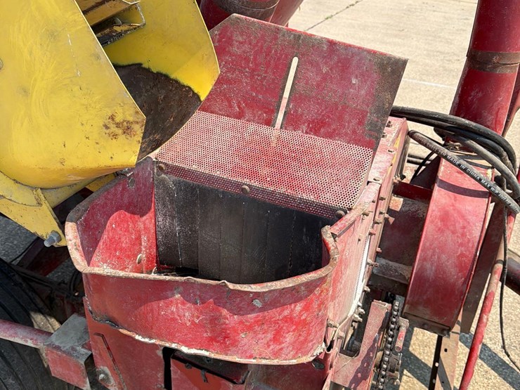 new-holland-354-image-17