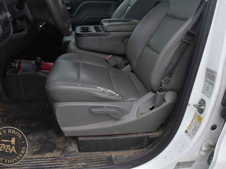 2018-chevrolet-silverado-2500hd-image-17