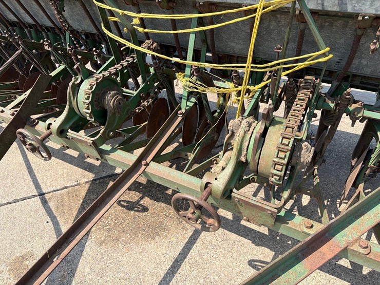 john-deere-b-image-10